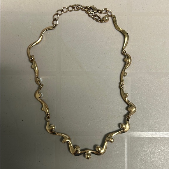 NEW Imitation Pearl & Gold tone Wavy Necklace - Picture 8 of 10